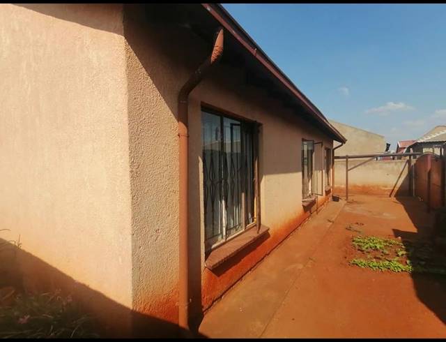 3 BEDROOM HOUSE FOR SALE IN CLAYVILLE